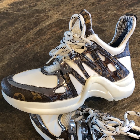 🥰 Too Small 🥰 - Picture 5 of 5